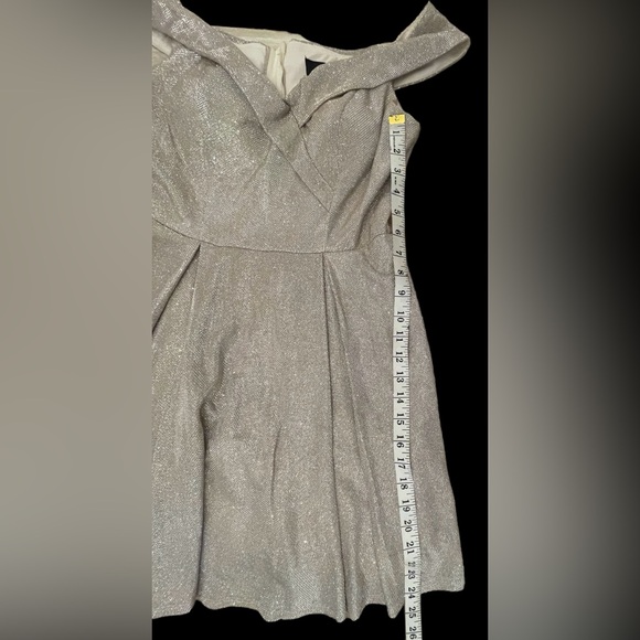 B. Smart Dress - Picture 5 of 9